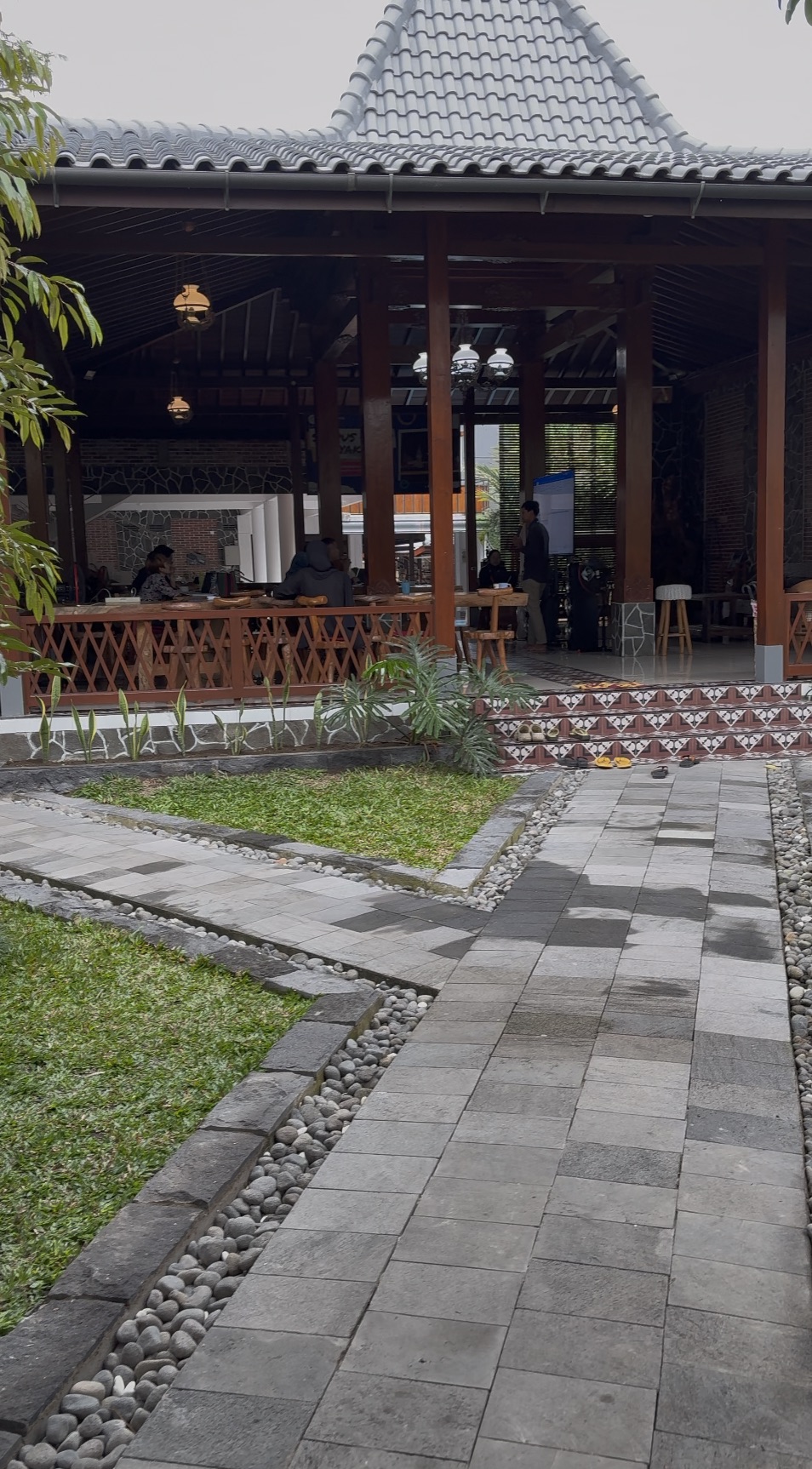 Suasana Pendopo Depan